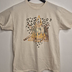 Official Def Leppard Band T-Shirt Size Medium White Rock Tee